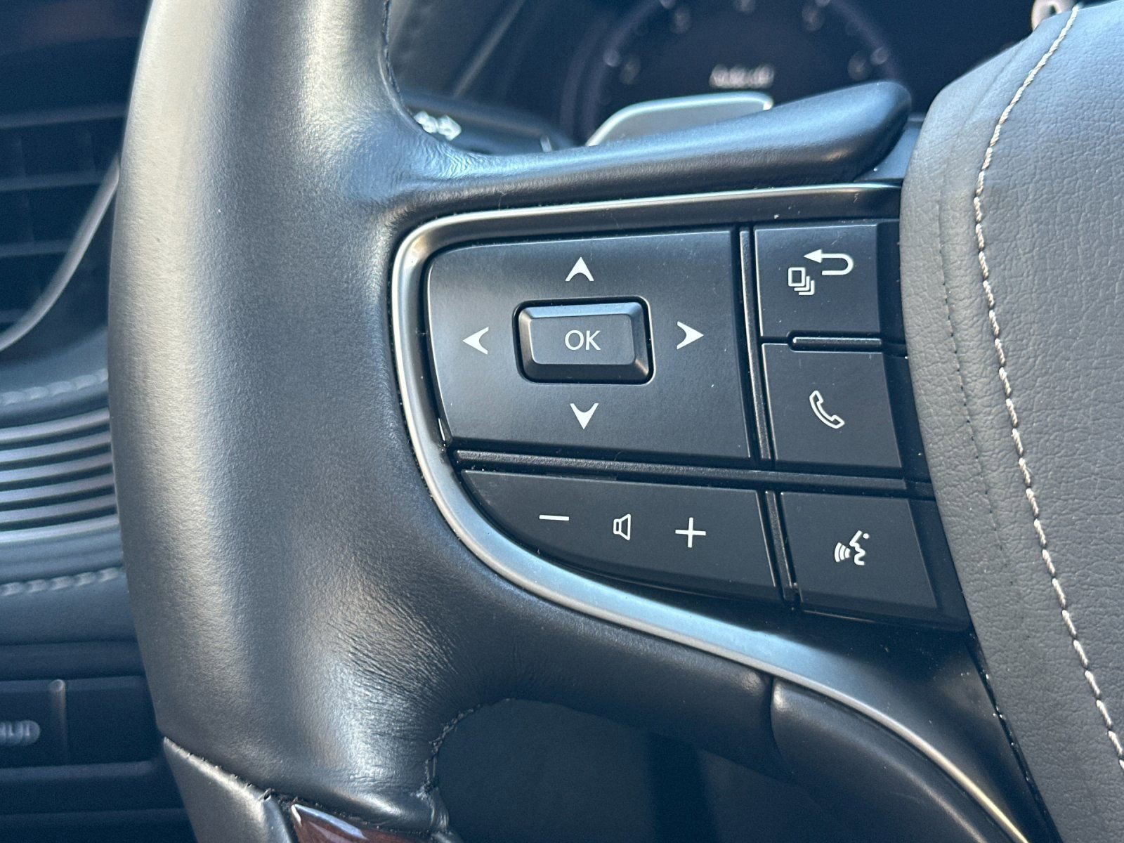 Used 2025 Lexus LS 500 w/ Interior Upgrade Package image 25