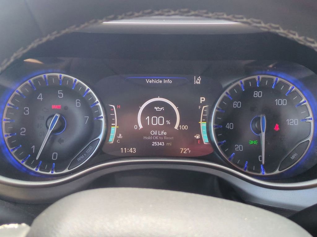 Used 2023 Chrysler Pacifica Touring-L w/ S Appearance Package image 16