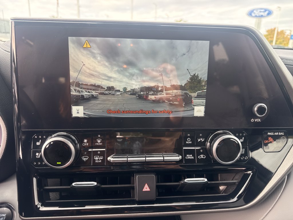 Used 2023 Toyota Highlander Limited AWD/4WD image 35