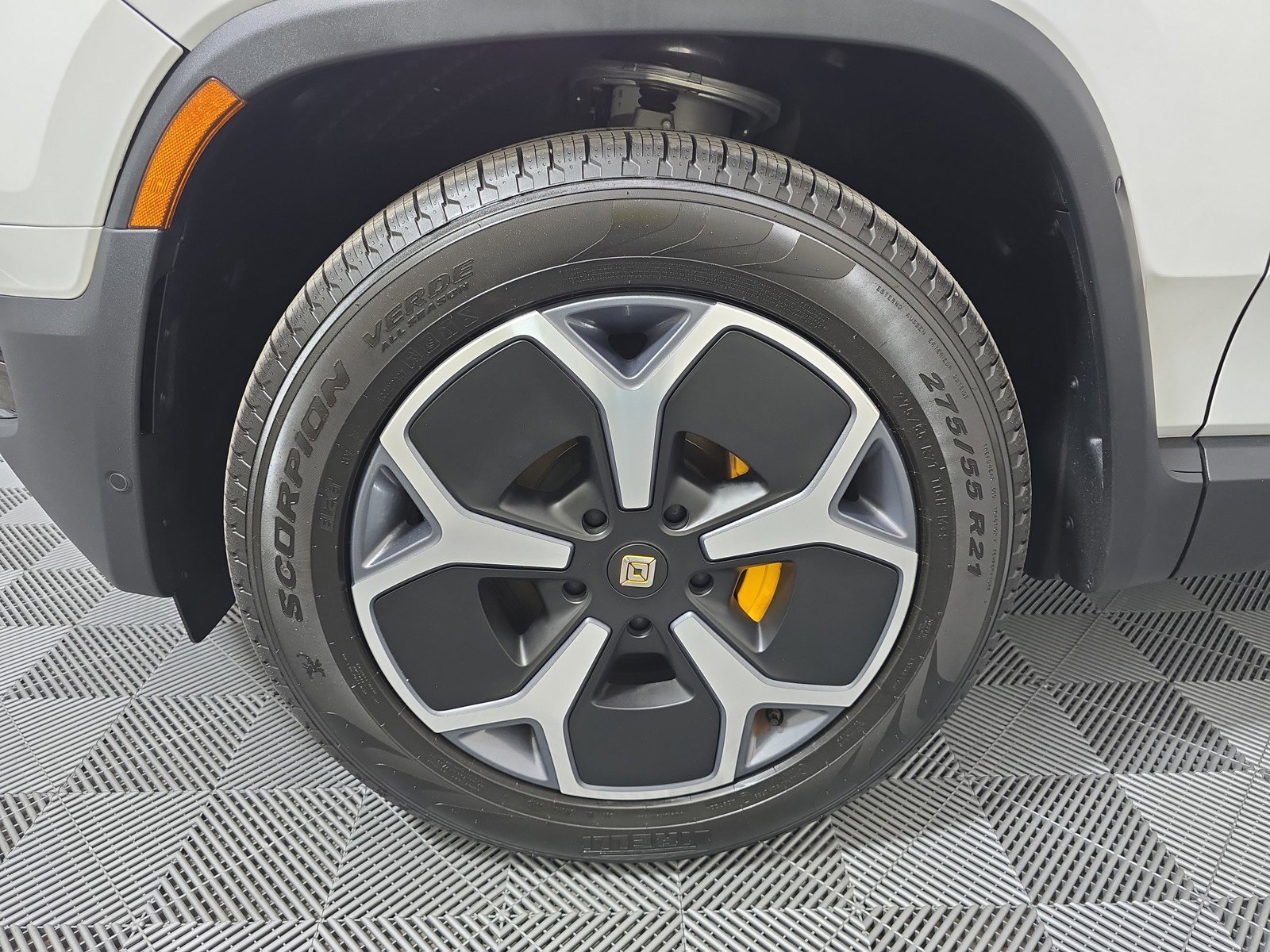 Used 2024 Rivian R1S Adventure AWD/4WD image 9