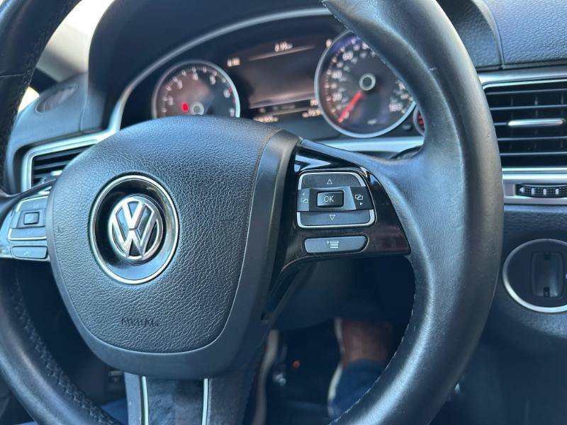Used 2015 Volkswagen Touareg VR6 AWD/4WD image 24