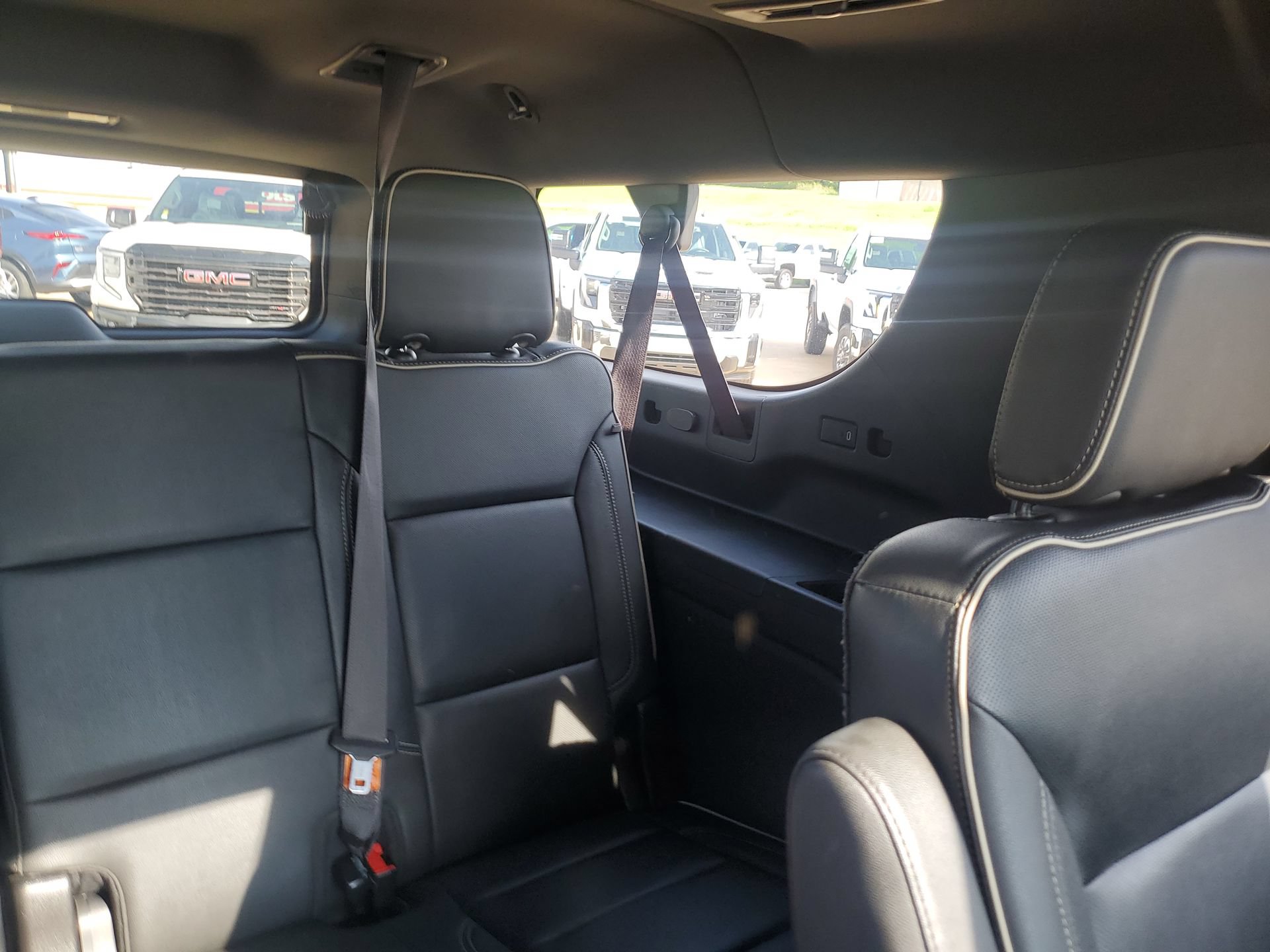 Used 2021 Chevrolet Suburban Premier w/ Premium Package AWD/4WD image 15