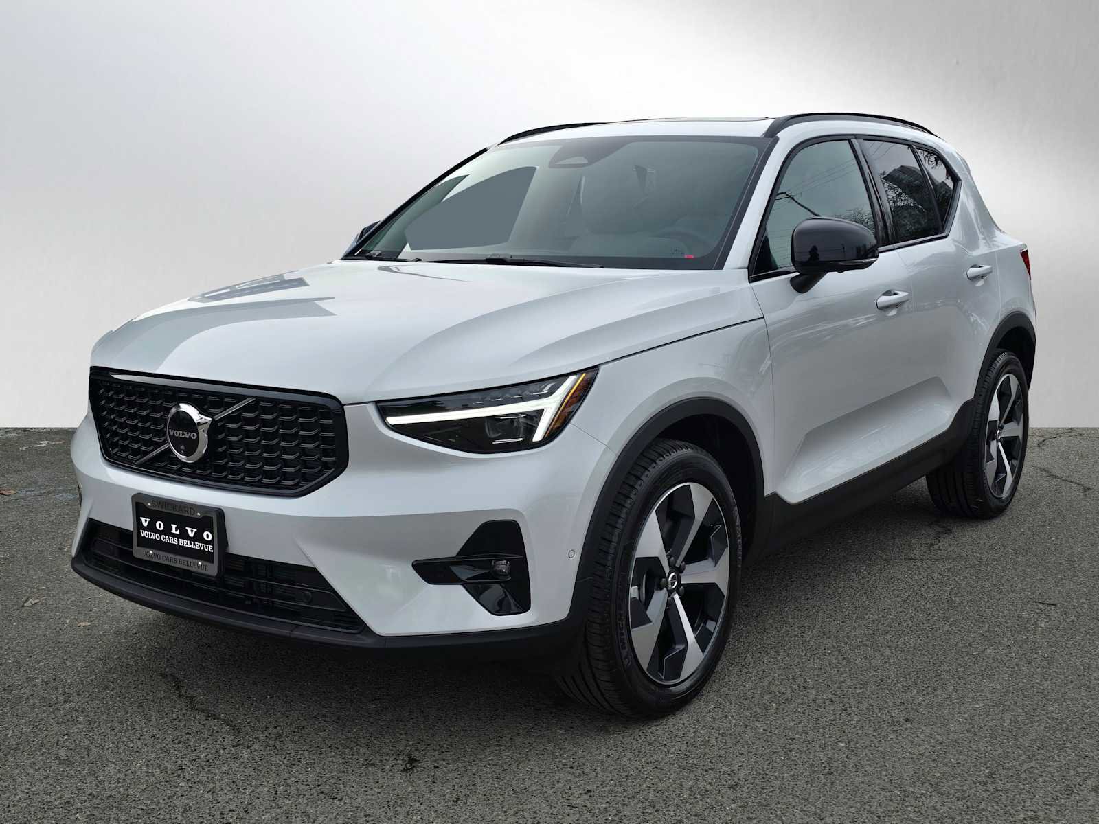 New 2026 Volvo XC40 B5 Plus w/ Protection Package Premier image 7