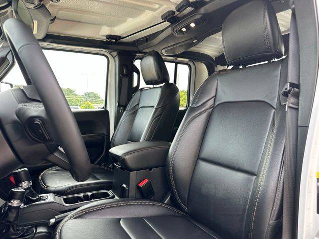 Certified 2025 Jeep Gladiator Overland AWD/4WD image 10