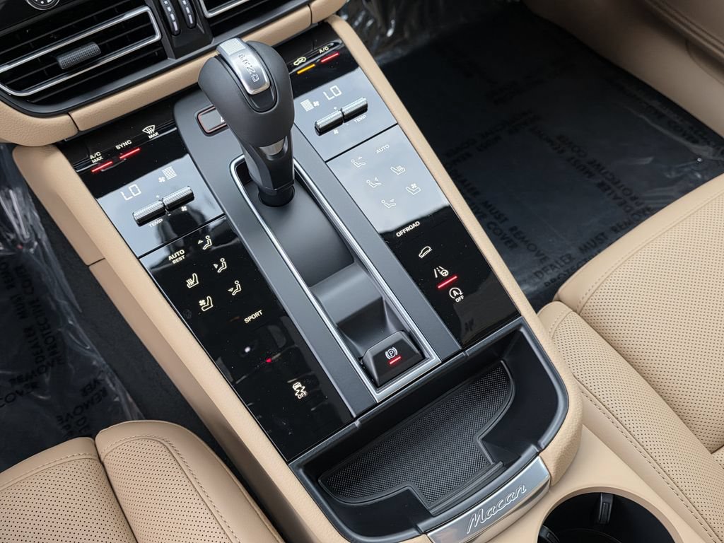 Certified 2026 Porsche Macan AWD/4WD image 35