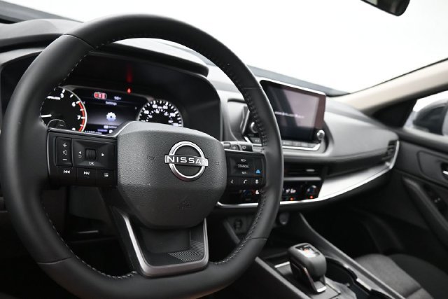 Used 2026 Nissan Rogue SV FWD image 10