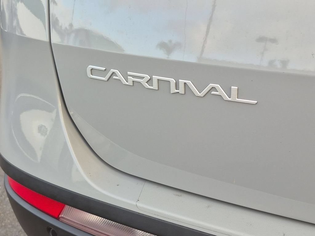 Certified 2023 Kia Carnival SX FWD image 32