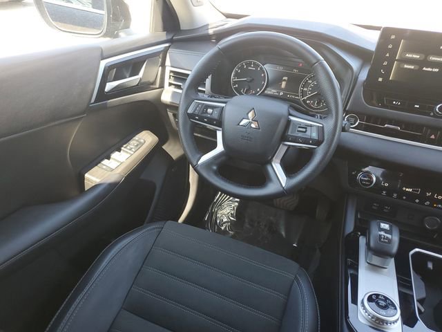 Used 2025 Mitsubishi Outlander SE AWD/4WD image 10