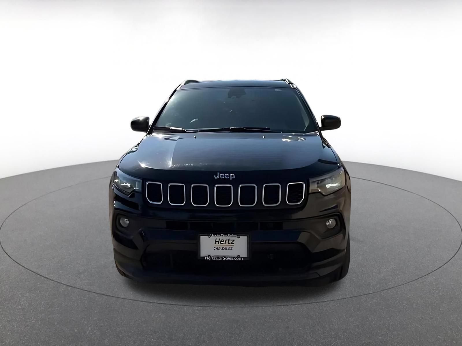 Used 2025 Jeep Compass Latitude AWD/4WD image 4