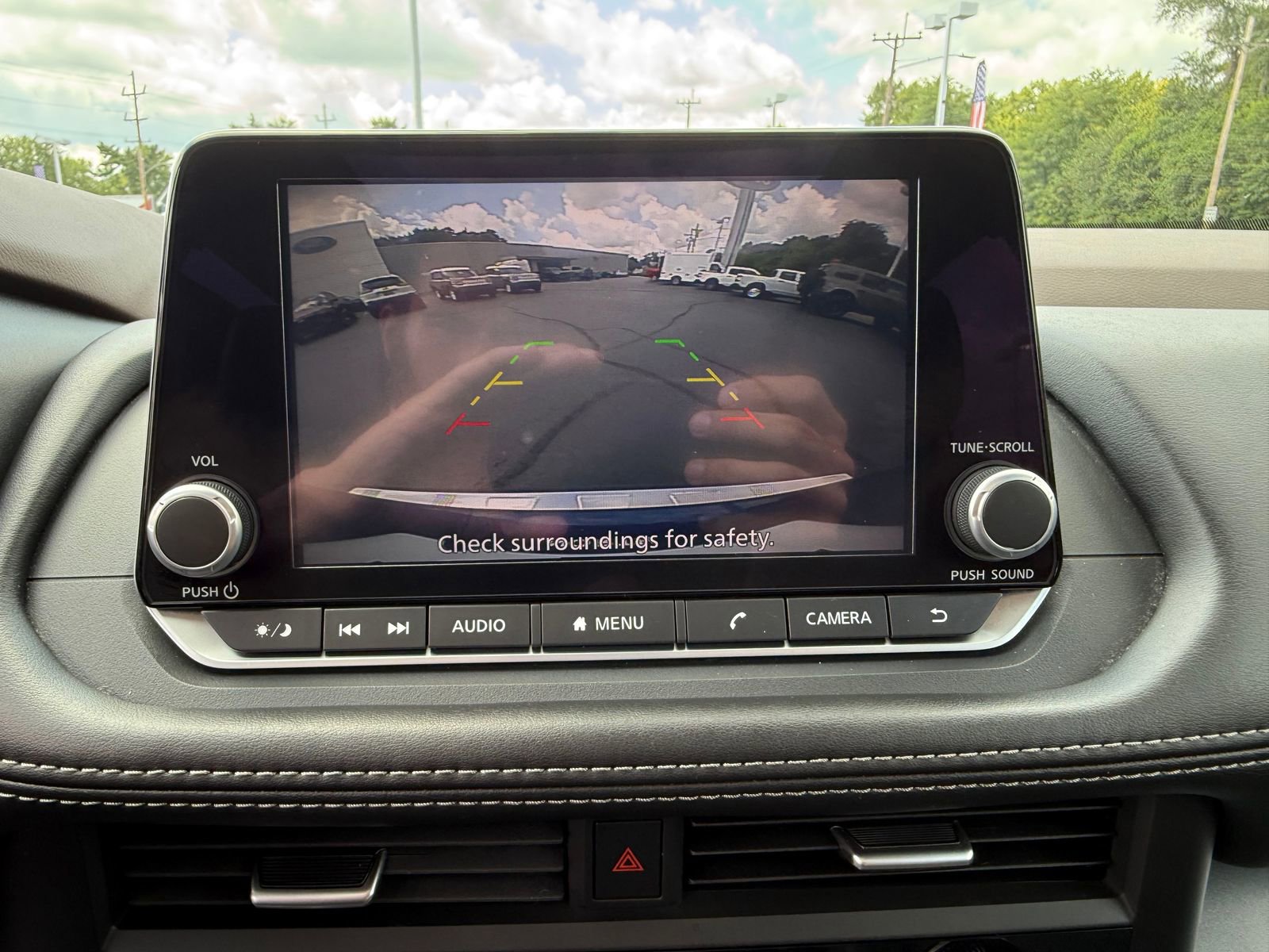 Used 2023 Nissan Rogue SV w/ SV Premium B Package image 14