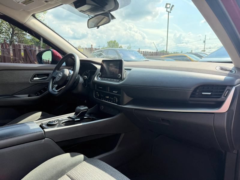 Used 2023 Nissan Rogue SV AWD/4WD image 30