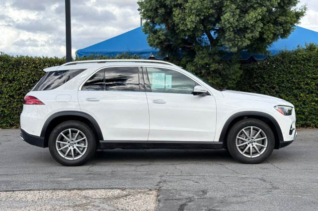 Used 2024 Mercedes-Benz GLE 450e 4MATIC image 3