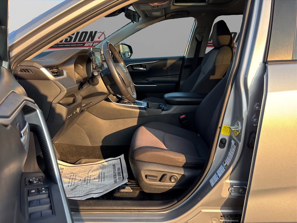 Used 2019 Toyota RAV4 XLE image 9