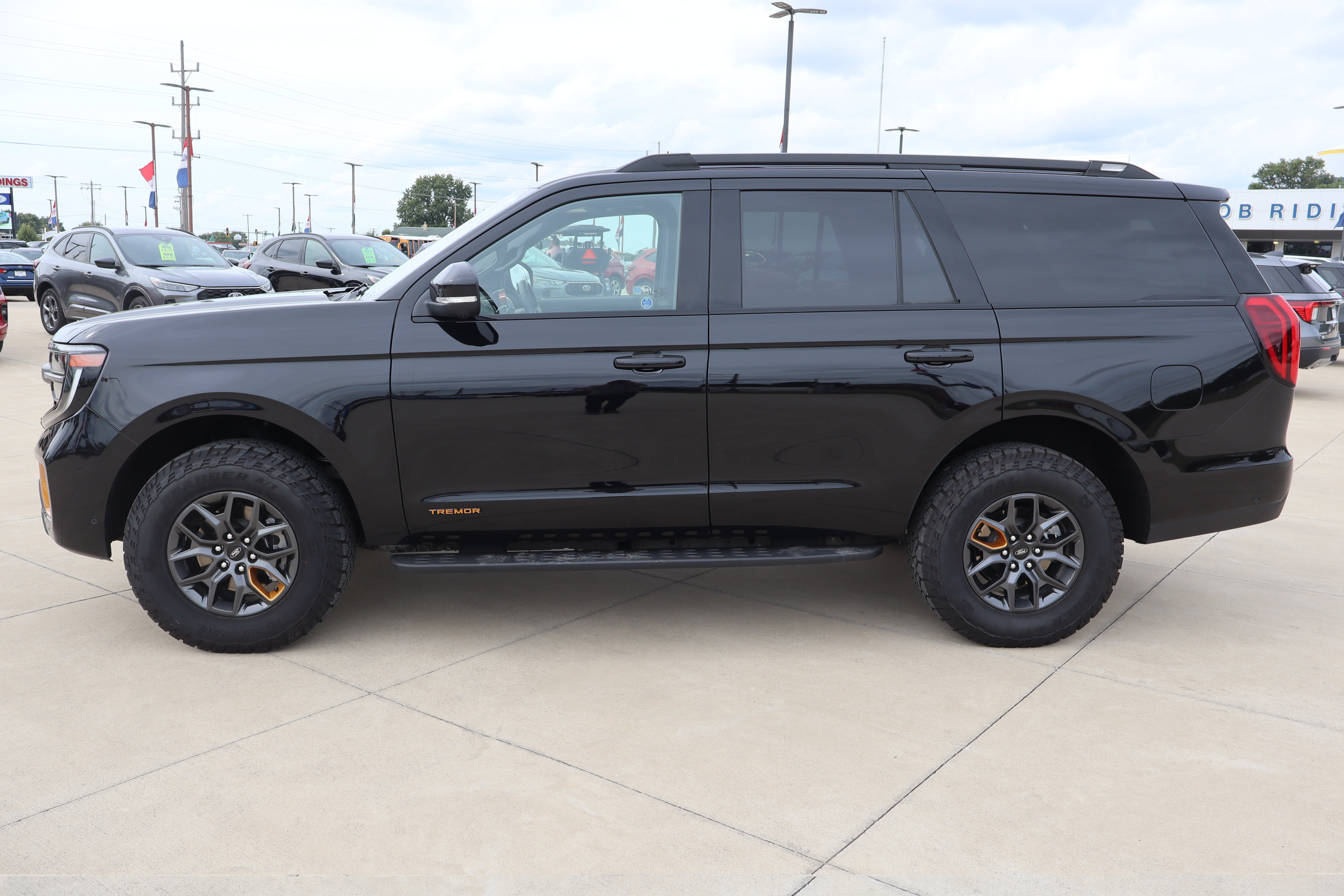 Used 2025 Ford Expedition Tremor AWD/4WD image 9