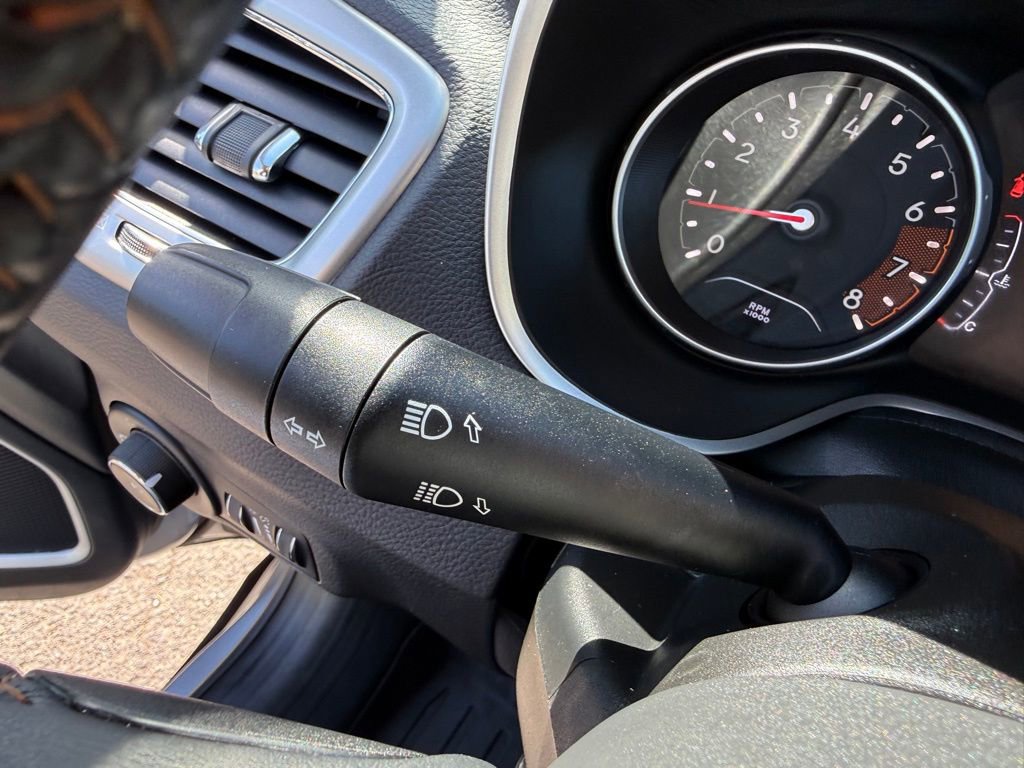 Used 2018 Jeep Compass Latitude w/ Popular Equipment Group FWD image 31