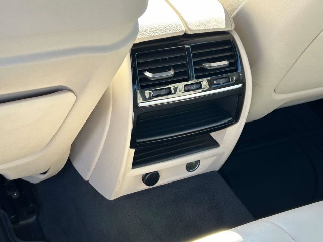 Used 2018 BMW 530i RWD image 11