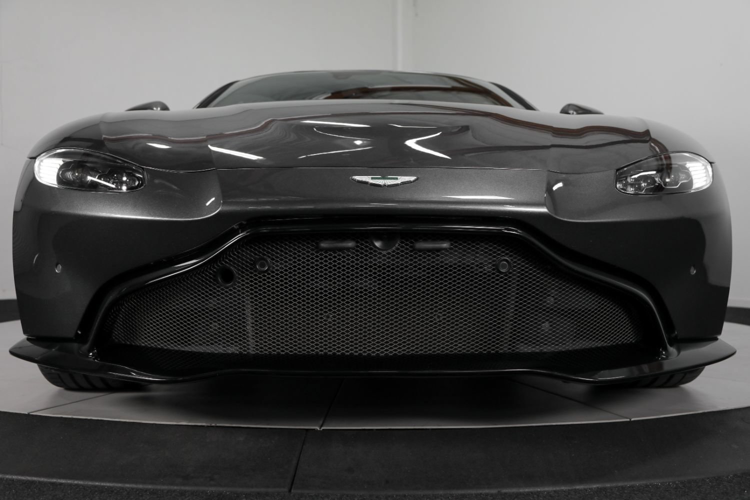 Used 2019 Aston Martin V8 Vantage Coupe RWD image 14