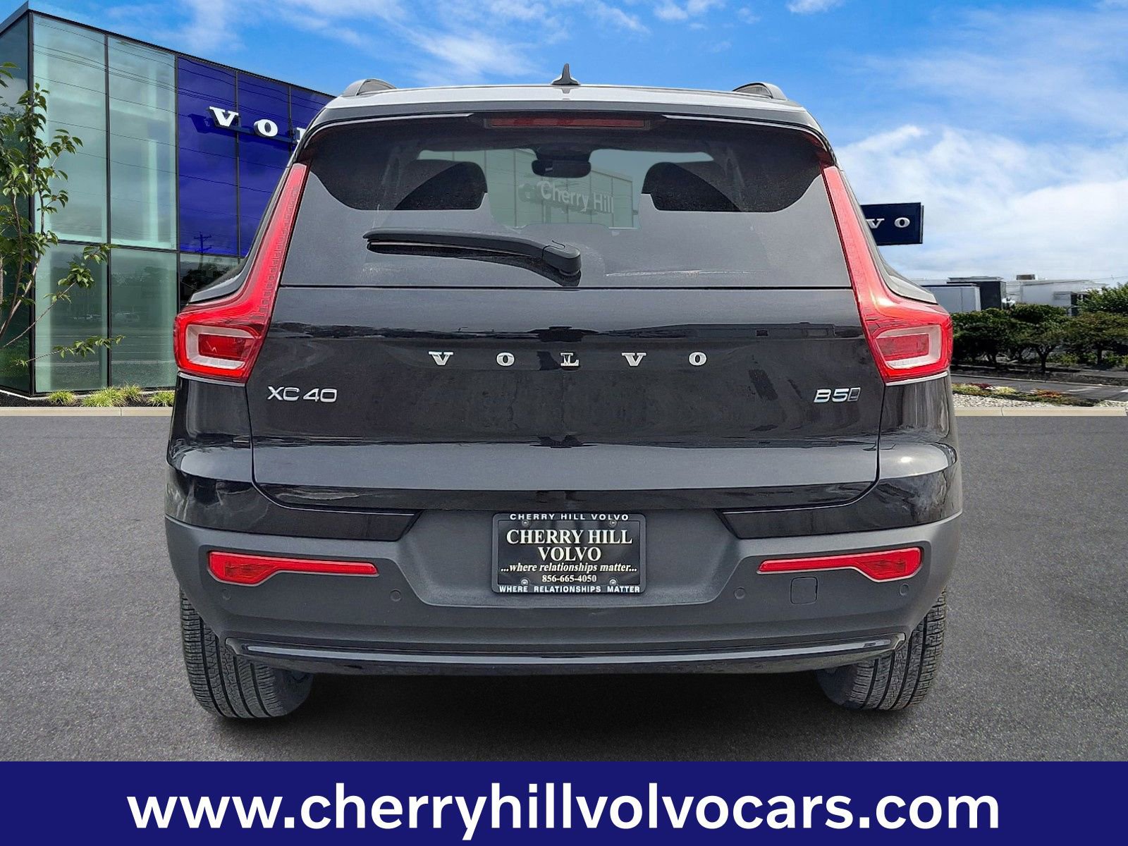 Certified 2025 Volvo XC40 B5 Ultra w/ Climate Package image 6