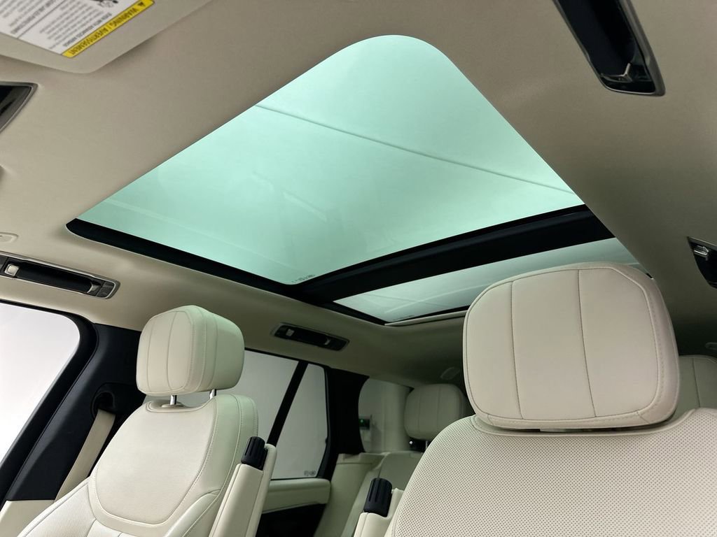 Certified 2023 Land Rover Range Rover SE image 19