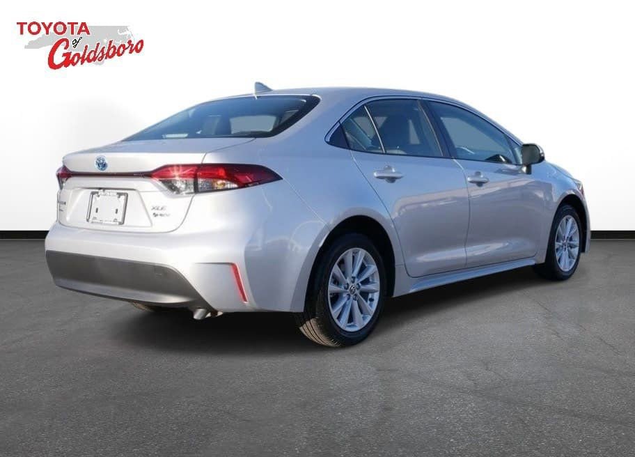 Used 2025 Toyota Corolla XLE image 7