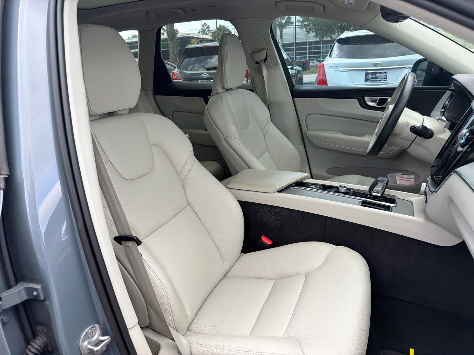 Used 2024 Volvo XC60 B5 Plus w/ Protection Package Premier image 19