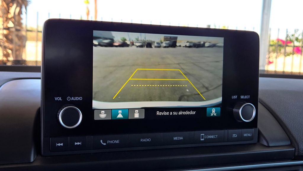 Used 2025 Honda Pilot Sport image 10