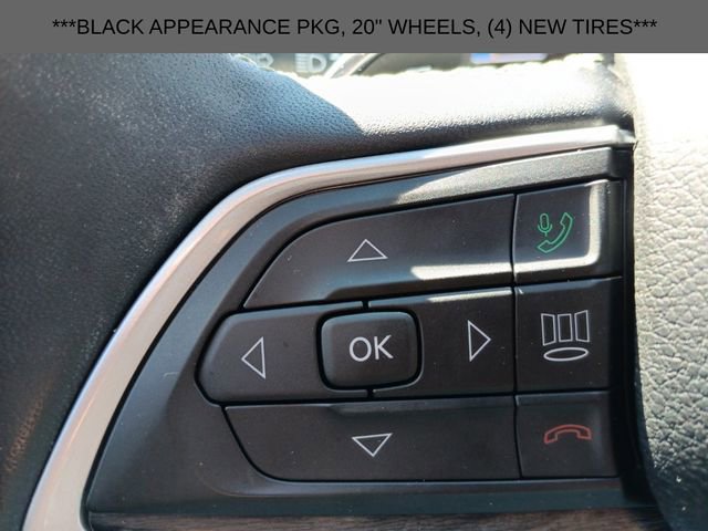 Used 2023 Jeep Grand Cherokee Limited w/ Black Appearance Package AWD/4WD image 3