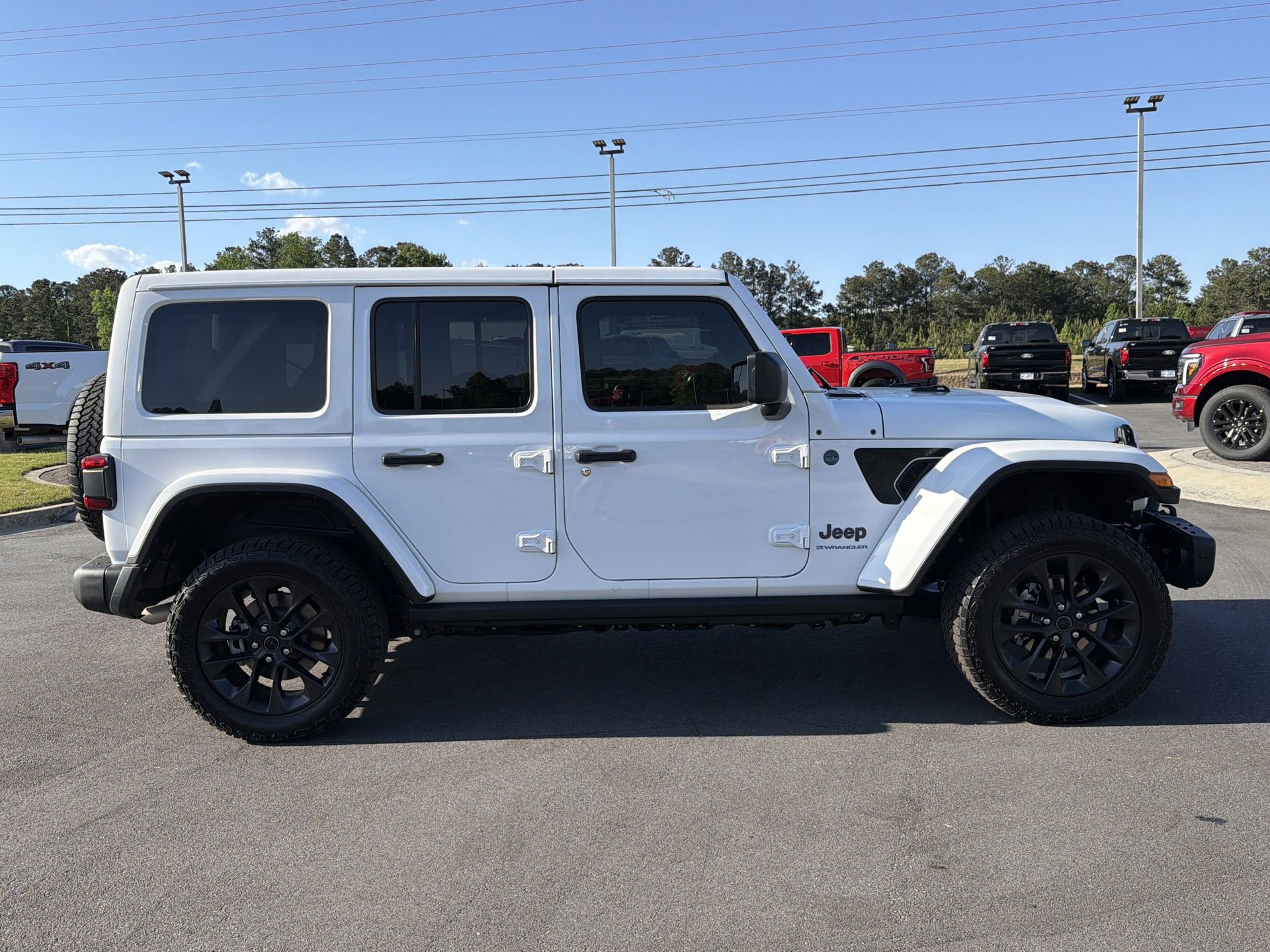 Used 2025 Jeep Wrangler Unlimited Sahara AWD/4WD image 27