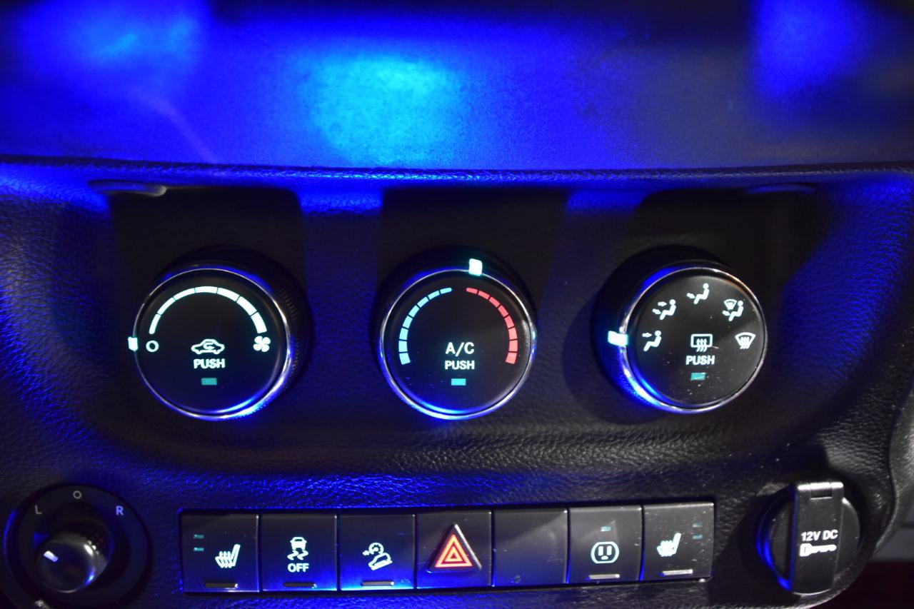 Used 2017 Jeep Wrangler Unlimited Rubicon w/ Cold Weather Group AWD/4WD image 29