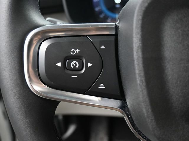 Used 2023 Volvo XC40 B5 Ultimate w/ Protection Package Premier image 25