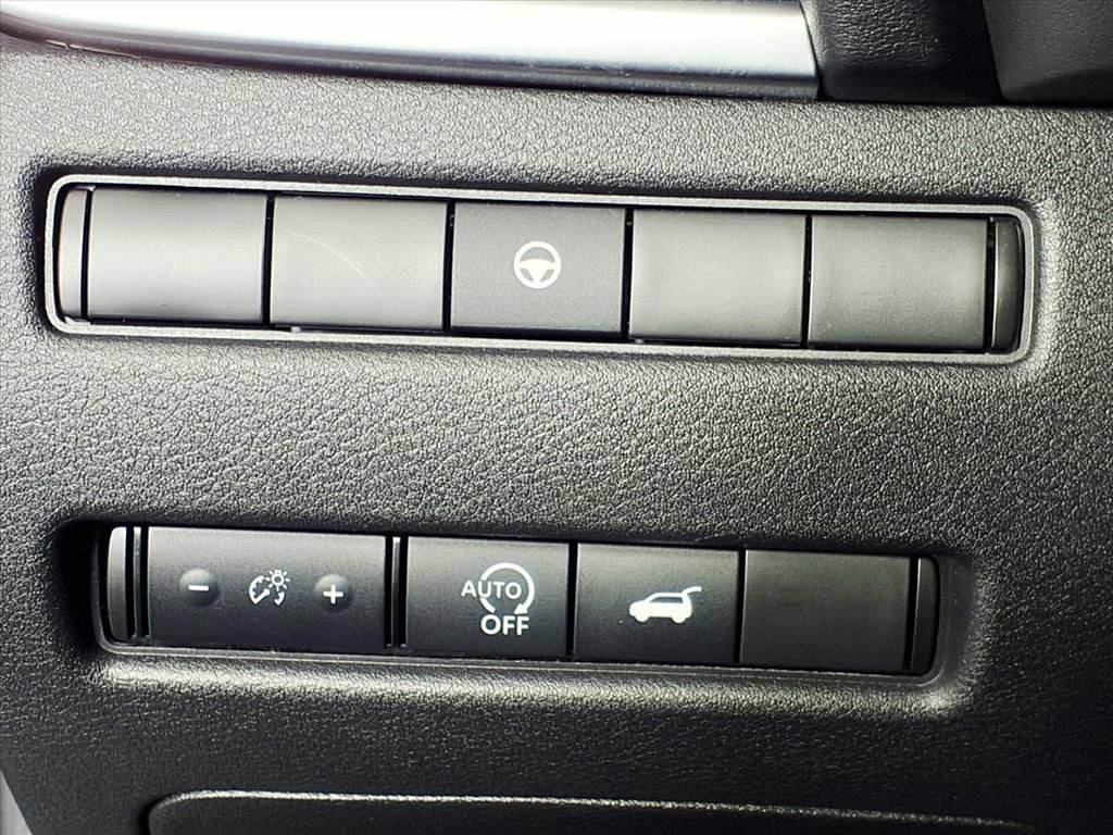 Used 2024 Nissan Rogue SV image 14