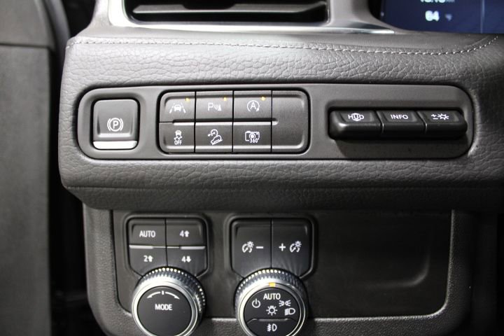 Used 2024 GMC Yukon XL Denali image 39