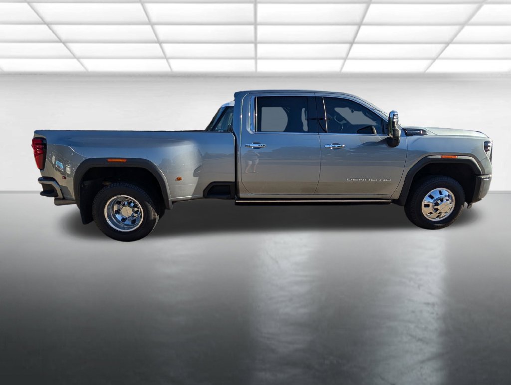 Used 2024 GMC Sierra 3500 Denali Ultimate AWD/4WD image 34