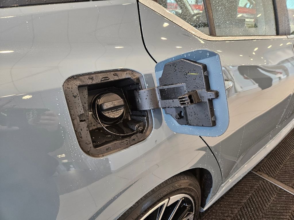 New 2025 Nissan Sentra SR w/ SR Premium Package image 33