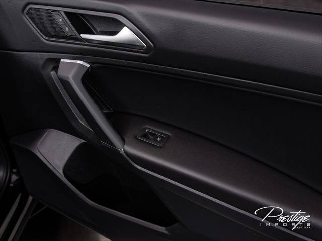 Used 2020 Volkswagen Tiguan SE R-Line FWD image 31