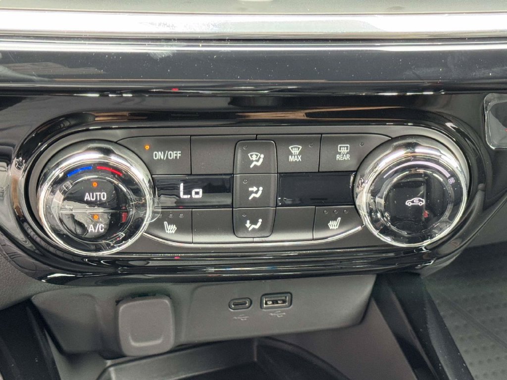 New 2026 Chevrolet Trax RS w/ Sunroof Package FWD image 6