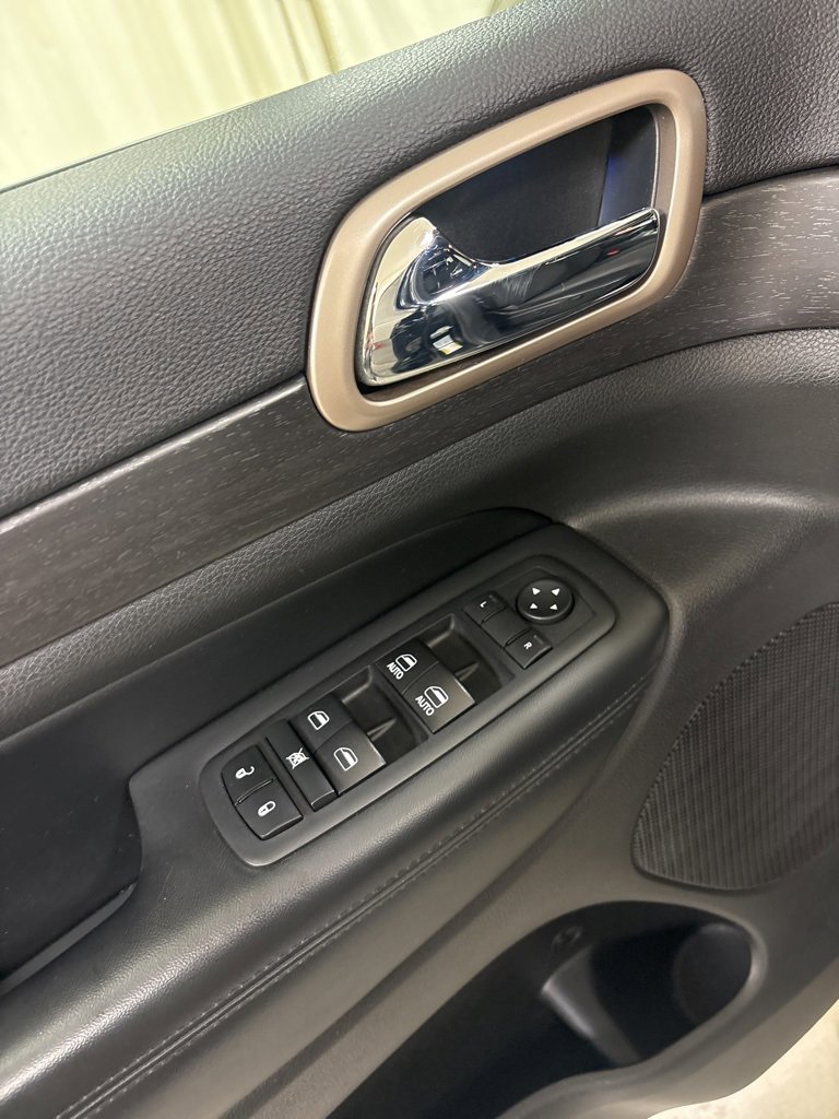 Used 2017 Jeep Grand Cherokee Laredo w/ Quick Order Package 23E image 18