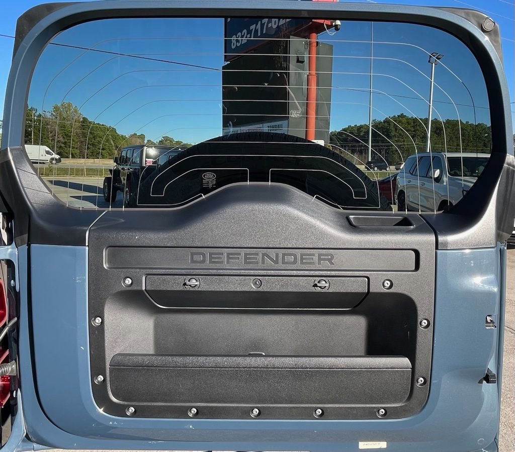 Used 2022 Land Rover Defender 110 X-Dynamic HSE image 13