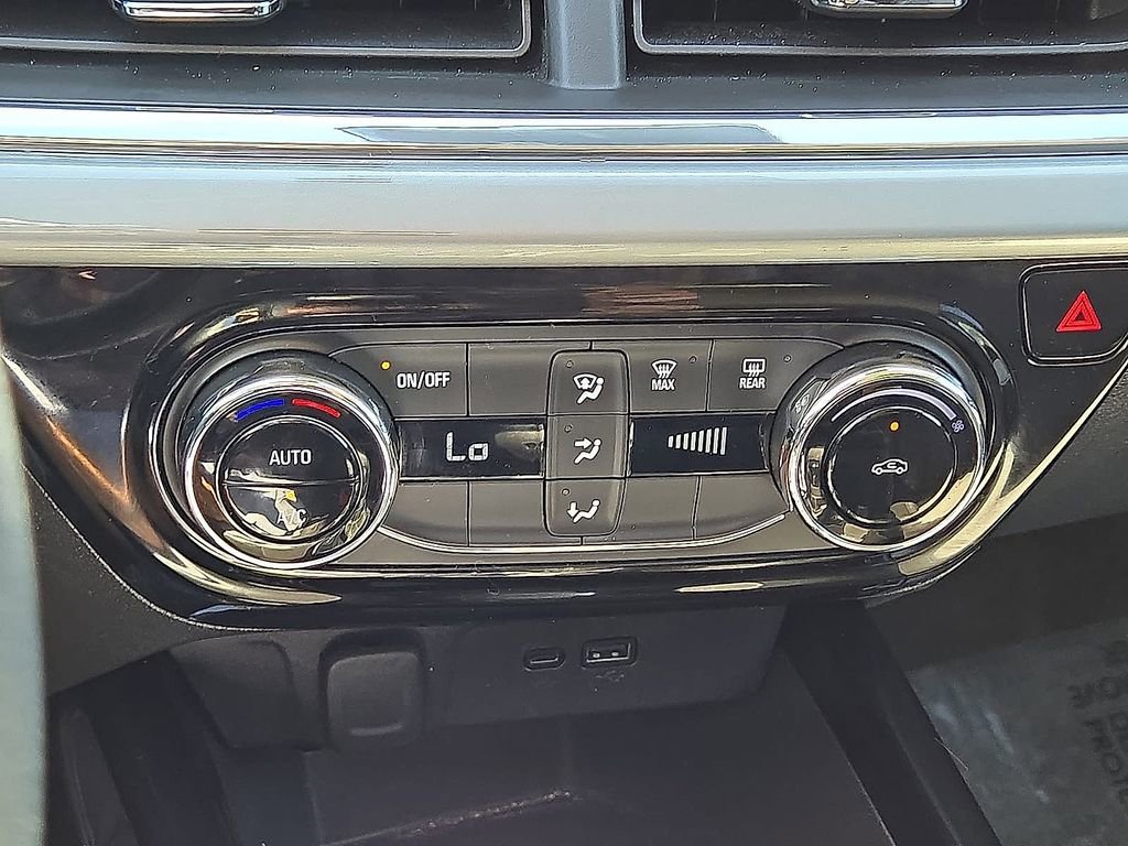 Used 2025 Chevrolet Trax LT FWD image 28