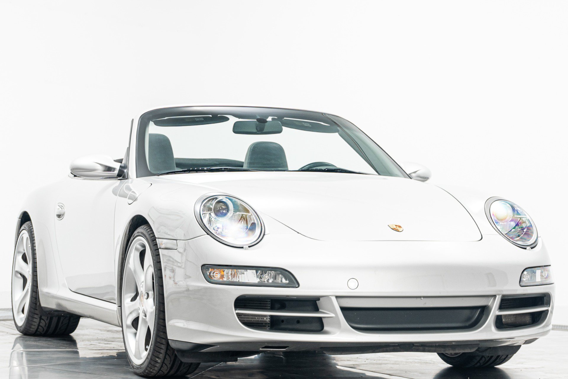 Used 2005 Porsche 911 Carrera RWD image 3