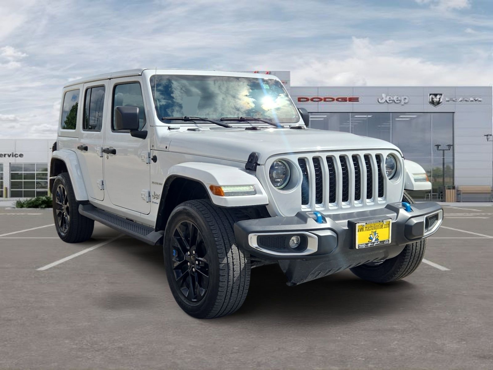 Used 2023 Jeep Wrangler Unlimited Sahara w/ Cold Weather Group AWD/4WD image 7