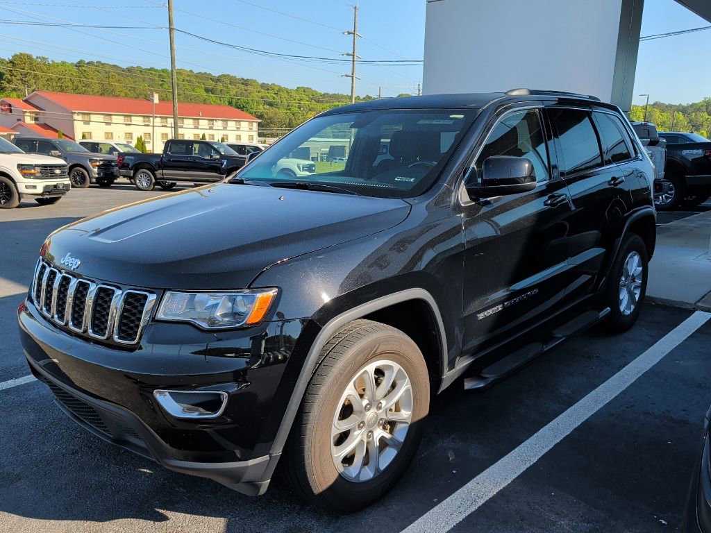 Used 2021 Jeep Grand Cherokee Laredo w/ Security & Convenience Group AWD/4WD image 3