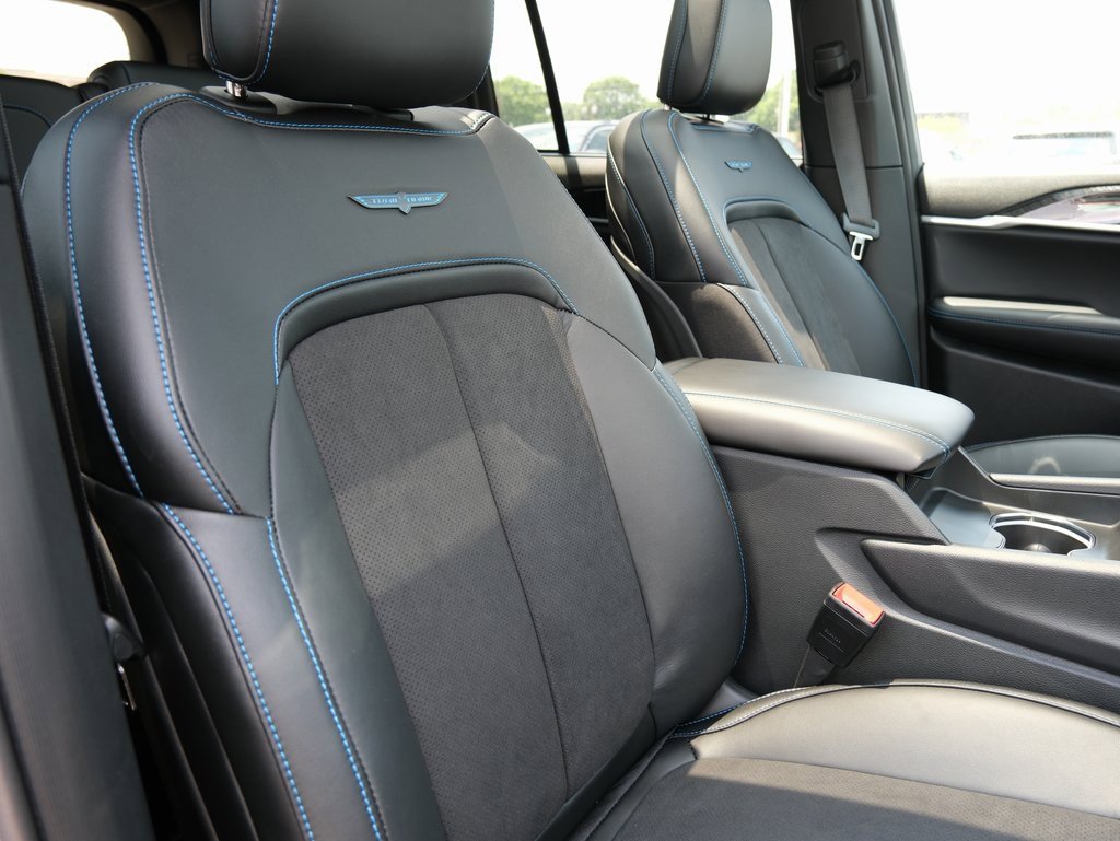 Used 2024 Jeep Grand Cherokee Trailhawk w/ Luxury Tech Group III image 38