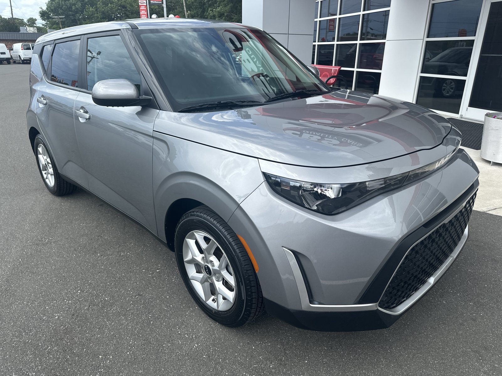 Used 2024 Kia Soul LX w/ LX Technology Package FWD image 2