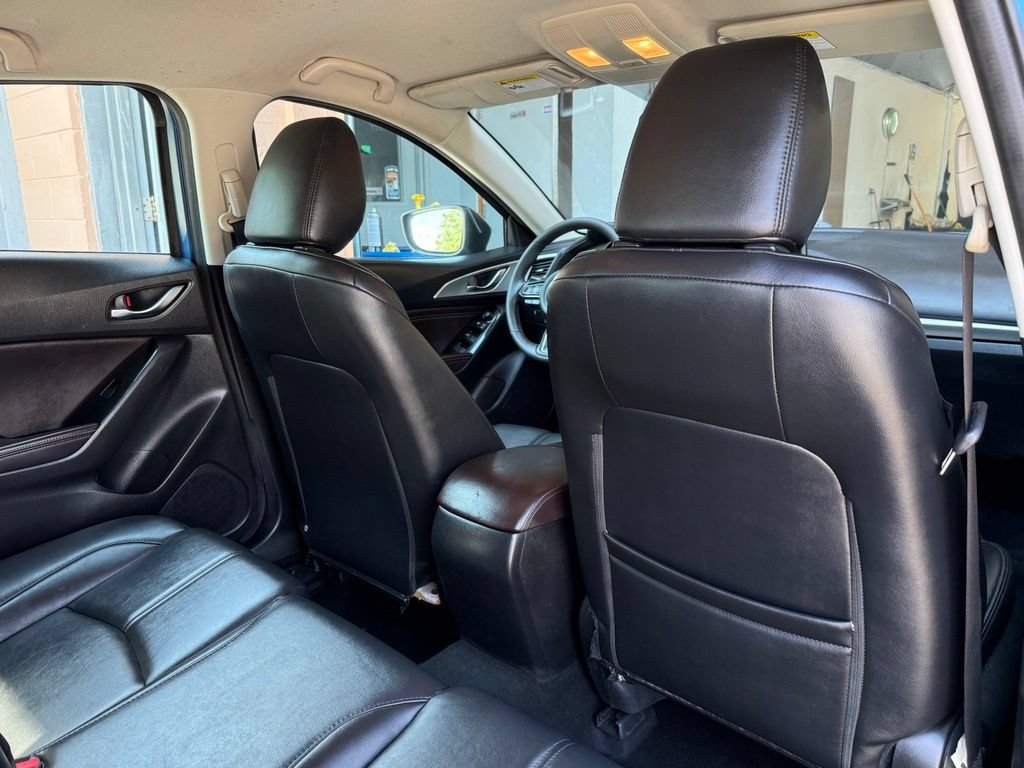 Used 2018 MAZDA MAZDA3 Touring FWD image 16