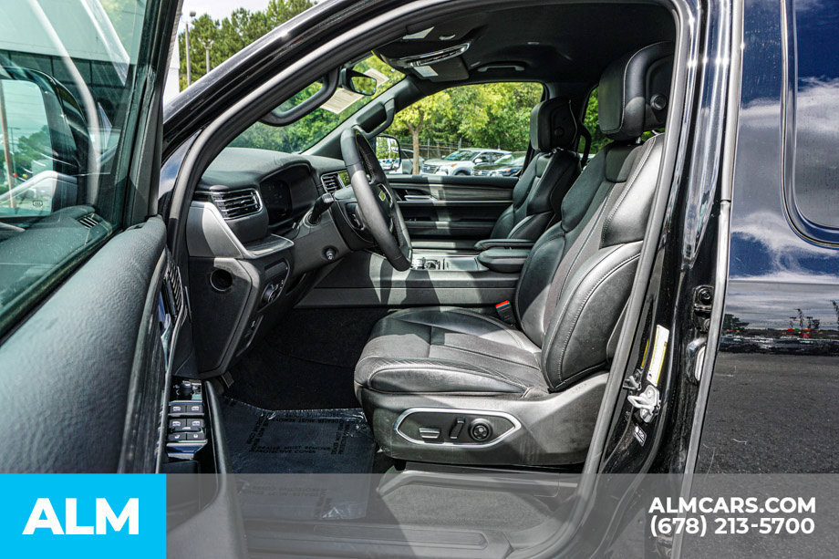 Used 2023 Jeep Wagoneer L Series II AWD/4WD image 18