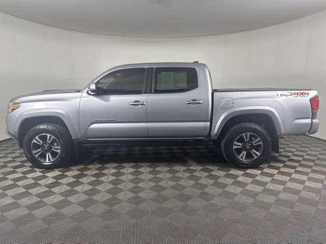 Used 2018 Toyota Tacoma TRD Sport image 7