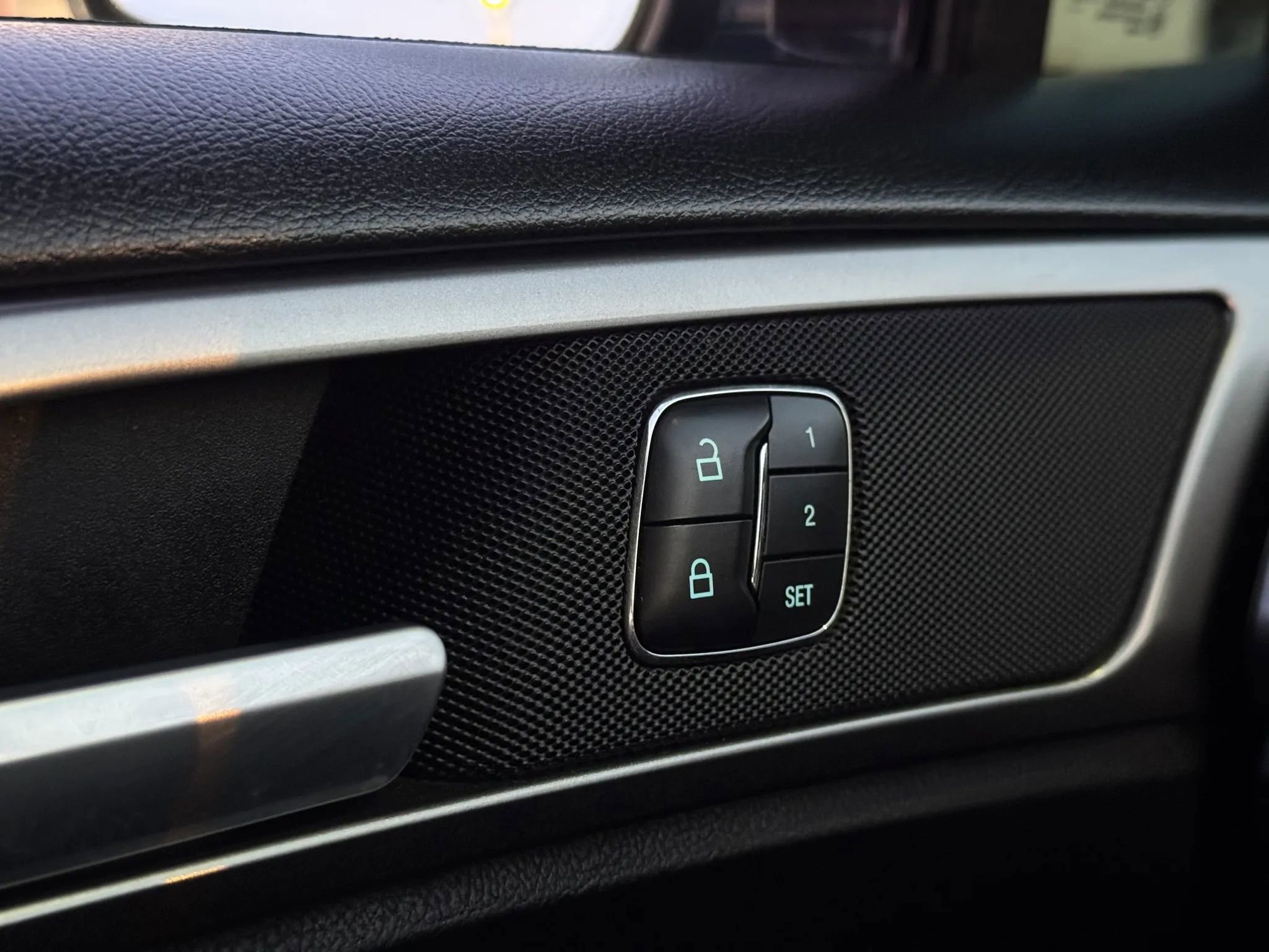 Used 2019 Ford Fusion SEL image 33