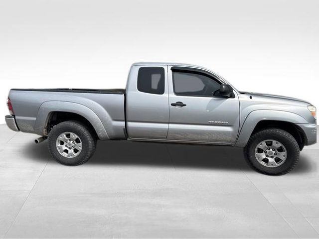Used 2015 Toyota Tacoma 4x4 Access Cab V6 w/ TRD Off-Road Package image 9