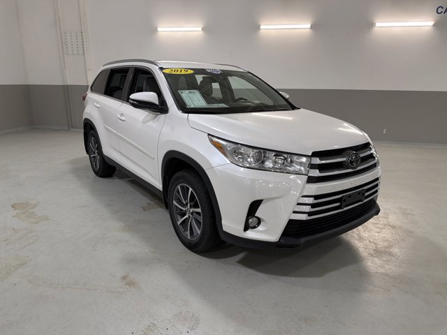 Used 2019 Toyota Highlander XLE w/ Protection Package #3 AWD/4WD image 4